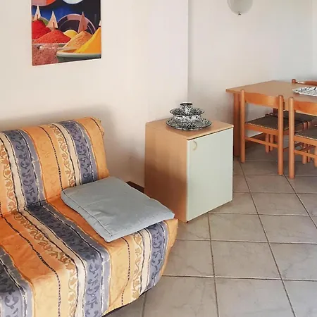 Apartment In Ghisonaccia Near Sandy Beach, Cleaning Included Гизоначча