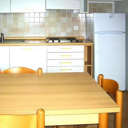 Apartment In Ghisonaccia Near Sandy Beach, Cleaning Included Гизоначча